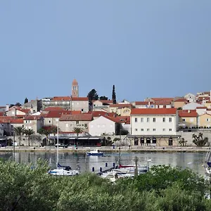Rose At Island Of Rab Gostinjska kuća